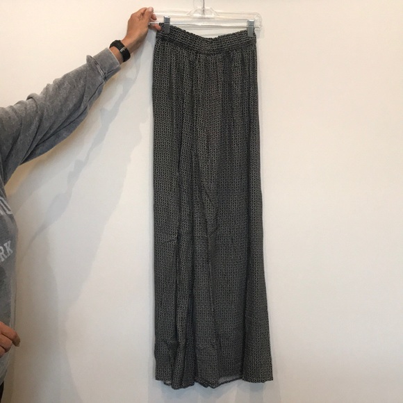 Brandy Melville Wide Leg floral pant - Picture 1 of 2